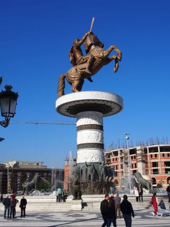 A Skopje, on aime les grandes statues !